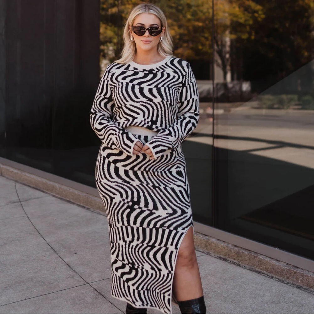 VICI Adelson Abstract Print Knit Skirt SET